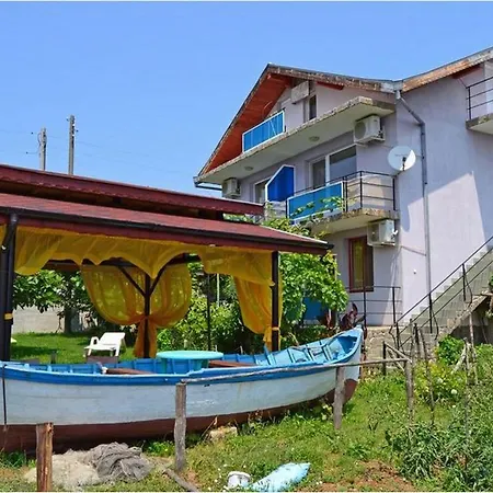 Rezos Guest house Rezovo