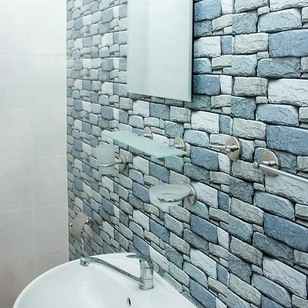 Rezos Guest house *